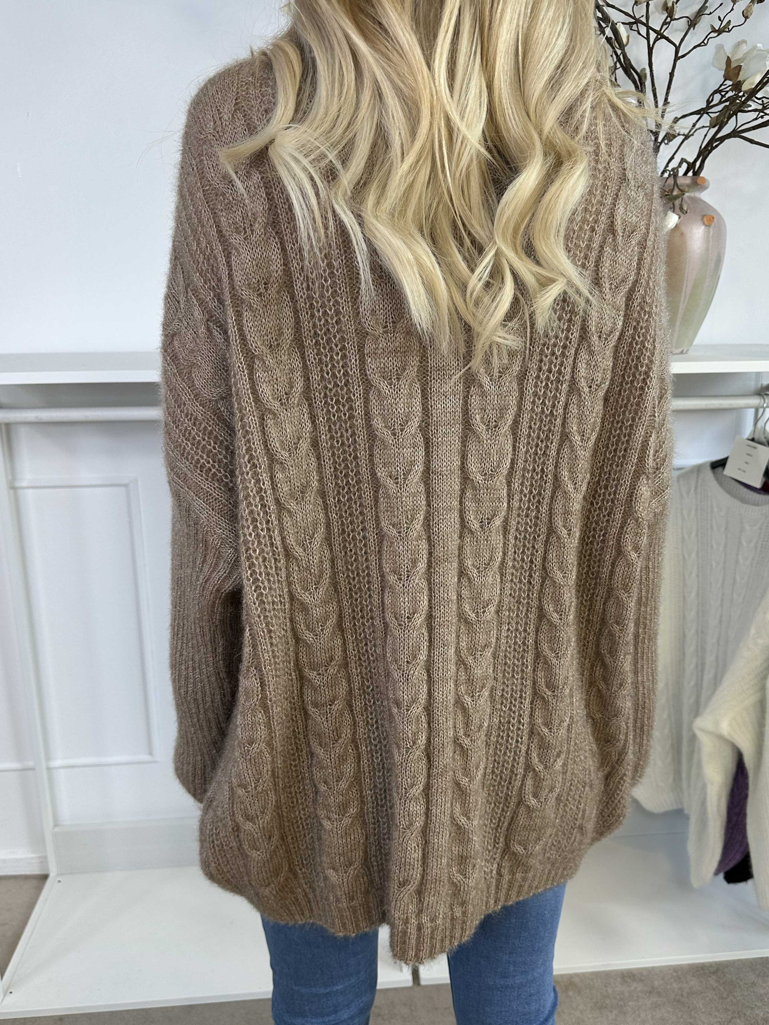 Johanna - Strikbluse med kabelstrik i shiny strik